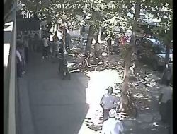 Aile Mahkemesi Önünde Boşanma Kavgası