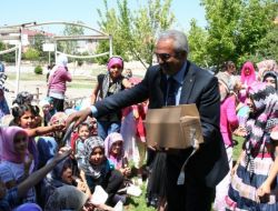 Yaz Kur-an Kursu Öğrencilerine Dondurma İkramı