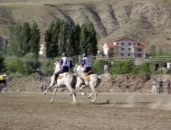 Şölende Cirit Müsabakası Düzenlendi