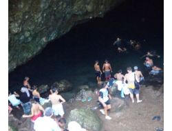 Sıcaktan Bunalan, Zeus Mağarası'na Giriyor!