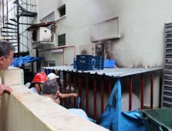 Klimadan Çıkan Yangın Lpg Tankına Sıçramadan Söndürüldü