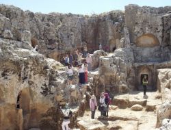 Genç Seyyahlar Tatilin Keyfini Çıkarıyor