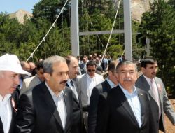 Yılmaz’dan Gazetecilere: Bu Tabloda Ne Yazıyor?