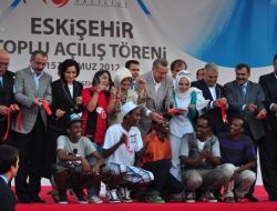 Başbakan Toki Açılışlarını Somalili Gençlerle Yaptı