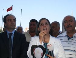 Bdp’li Milletvekilinden Kck Sanıklarına Destek