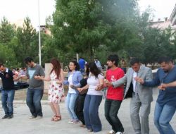 Yaz Kursunu Tamamlayan Akademisyenlere Çiğ Köfte Partisi