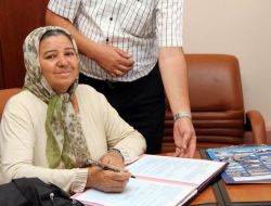 Eşinin Adını Yaşatmak İçin Okul Yaptırıyor