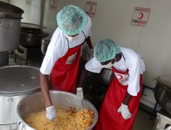 Kızılay’ın Mobil Mutfağından Günlük 10 Bin Somalili Yemek Yiyor