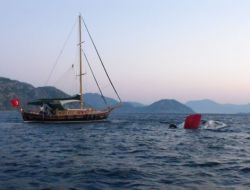 Kalp Krizi Geçiren Kaptan, Balıkçı Teknesine Çarptı