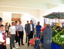 Başkan Akgül, Misket Kapalı Pazaryeri'ni Gezdi