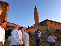 Vanlılar Teravih Namazını Süleyman Han Camii'nde Kılacak