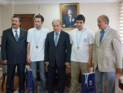 Aziziyeli Şampiyonlar, Başarılarını Vali Öztürk İle Paylaştı