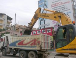 İlyasköy Kavşağında Yol Ve Asfalt Yenileme Çalışmaları Yapıldı