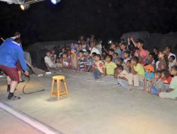 Çadır Kentte Kalan Mevsimlik İşçilerin Tiyatro Keyfi