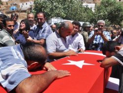 Şehit Askerin Cenazesi Toprağa Verildi