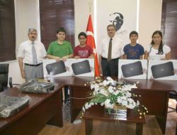 Kaymakam'dan Sbs Birincilerine Dizüstü Bilgisayar