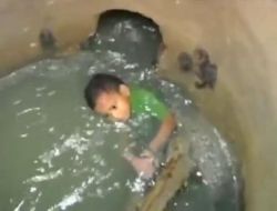 Kanalizasyona Düşen Çocuk Böyle Hayata Tutundu