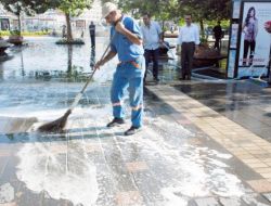 Melikgazi’de Caddeler Deterjanlı Suyla Yıkandı