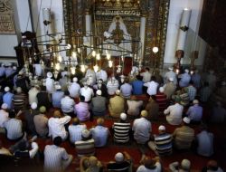 Ramazan’ın İlk Cuma Namazı İçin Ulu Cami’ye Akın Etti