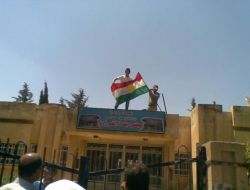 Pkk'nın Suriye Uzantısı Sözde Kürdistan Bayrağı Astı