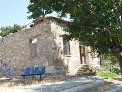 İzmir'de Tarihî Vali Kazım Paşa İlk Mektebi Restore Ediliyor