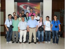 Gazetecilerden Balıkesir Valisi Arslan'a Doğum Günü Sürprizi