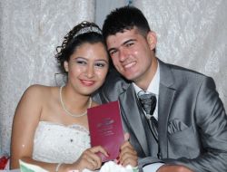 İşitme Engelli Çift, Nikah Merasiminde Tercüman Yardımıyla 'Evet' Dedi