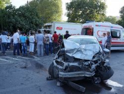 EYÜP’DE KAZA: 4 YARALI