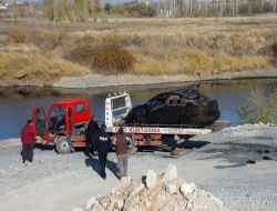 Kızılırmak Nehri'nden Terkedilmiş Araç Çıktı