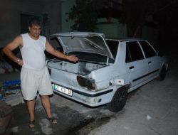 Otomobil Kundaklandı Yangını Mahalleli Söndürdü