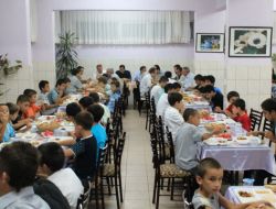 Kuran’ı Kerim Okumayı Öğrenen Çocuklar İftarda Buluştu