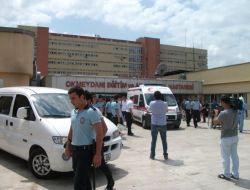 Çatışmada Yakalanan Kadın Zanlı Adliyeye Sedyeyle Sevk Edildi