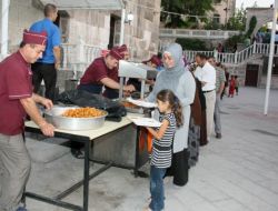 Aksaray Belediyesi İftarları Tarihi Medresede Veriyor
