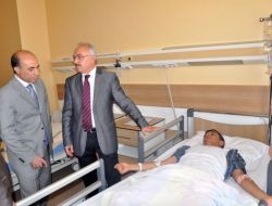Vali Yenigün Yaralı Askerleri Ziyaret Etti