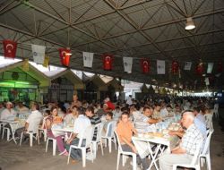 Bin Kişilik İftar Sofrasında Yer Kalmadı