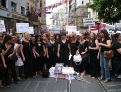 Chp’li Kadınlardan 'Fındıklı' Protestosu