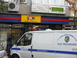 Mağaza Sorumlusunu Bıçakla Yaralayan Soyguncu, 6 Bin Lira Alarak Kayıplara Karıştı