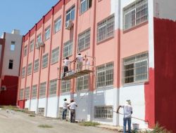 Belediye, Okulların Dış Cephesini Ücretsiz Boyuyor