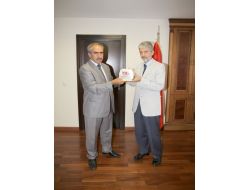 Başkan Tuna'ya Teşekkür Plaketi