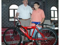 Kur'an Öğrenen Çocuklara Ödül Yağdı