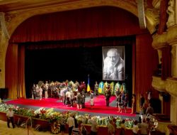 Ukraynalılar Ünlü Aktör Stupka'yı Son Yolculuğuna Uğurladı