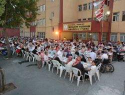 Konu Komşu İftarda Buluştu