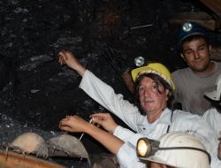 Gazeteciler, Kalemlerini Kömüre Saplayarak Eylem Yaptı