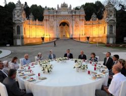 Cumhurbaşkanı Gül Şehit Yakınlarına İftar Verdi