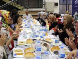 Binlerce Yoksul, Kimse Yok Mu İle İftar Yapıyor