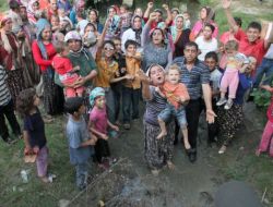 Suları Kesilen Halk Derede Eylem Yaptı