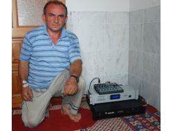 Lojmansız Camide Ezanı Makine Okuyor