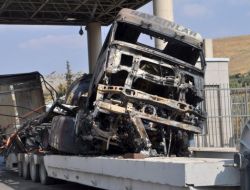 Suriye'de Yakılan Tır'lar Türkiye'ye Getirildi
