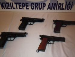 Yolcunun Üzerinde 4 Tabanca Yakalandı