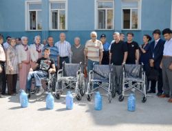 Emniyet, Topladığı Kapaklarla 5 Sandalye Hediye Etti